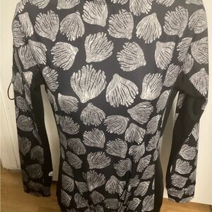 KRUGANS Black and White Coral Print Wet Suit UV 50+ Large 10/12